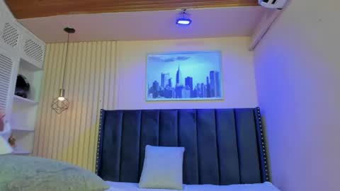 Viiolett online show from April 2026 09:23:01 PM