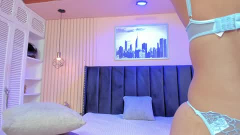 Viiolett online show from April 2026 08:25:02 PM