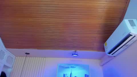 Viiolett online show from April 2026 07:42:01 PM