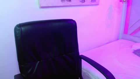 viioleta online show from April 2026 12:30:01 PM