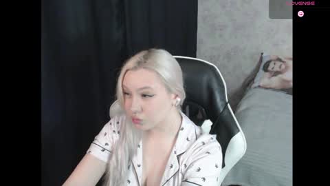vikapowers online show from April 2026 07:07:01 PM