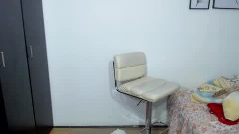 Viki Mom  online show from December 2024 04:49:02 AM