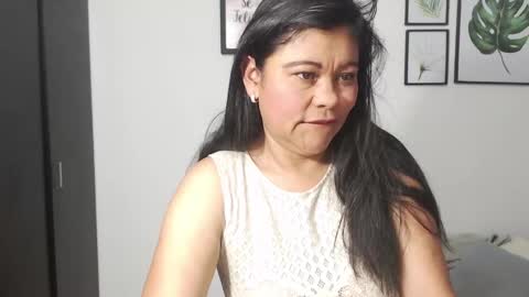 Viki Mom  online show from December 2024 08:15:02 AM