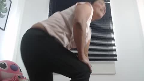 Viki Mom  online show from January 2025 12:39:02 PM