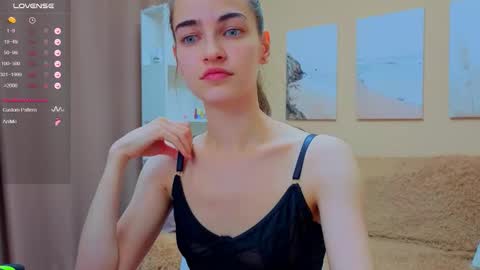 Snapshot of vikiberry chatting on October 2025 04:28:01 PM vikiberry online show from October 2025 04:28:01 PM