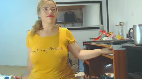 Snapshot of vikktoriaaa chatting on February 2025 05:26:02 AM VIKKKTORIAAA online show from February 2025 05:26:02 AM