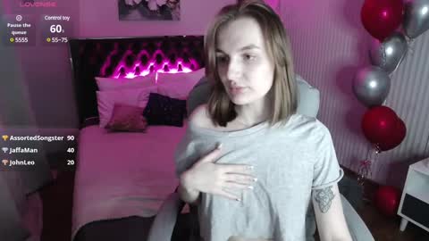 Snapshot of vikky_moon chatting on March 2025 04:16:02 AM Vikky online show from March 2025 04:16:02 AM