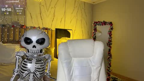 Snapshot of vikky_moon chatting on October 2025 12:47:02 AM Vikky online show from October 2025 12:47:02 AM