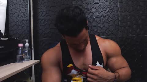 Viktor Herrera online show from October 2025 04:15:02 PM