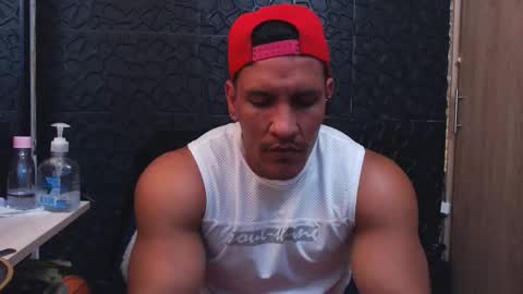 Viktor Herrera online show from November 2025 07:58:01 PM