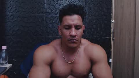 Viktor Herrera online show from December 2025 03:22:02 AM