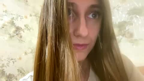 Snapshot of viktoria9898 chatting on December 2024 09:46:01 PM Sweett online show from December 2024 09:46:01 PM