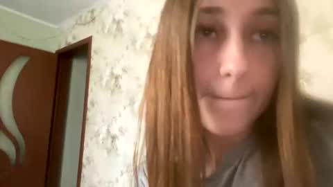 Snapshot of viktoria9898 chatting on January 2025 10:29:02 AM Sweett online show from January 2025 10:29:02 AM