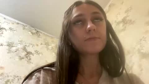 Snapshot of viktoria9898 chatting on March 2025 12:09:02 AM Sweett online show from March 2025 12:09:02 AM