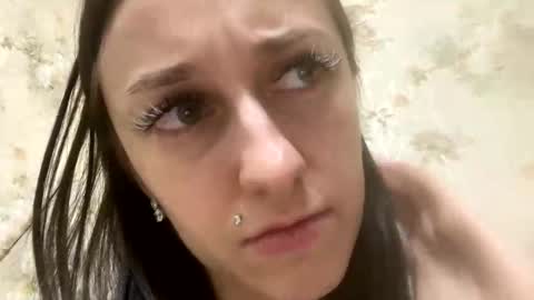 Snapshot of viktoria9898 chatting on February 2026 11:44:01 PM Sweett online show from February 2026 11:44:01 PM