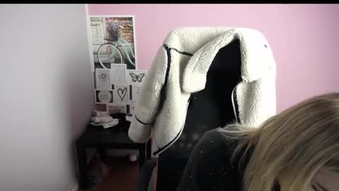 Snapshot of viktoria_lovely chatting on November 2025 10:04:01 AM viktoria_lovely online show from November 2025 10:04:01 AM