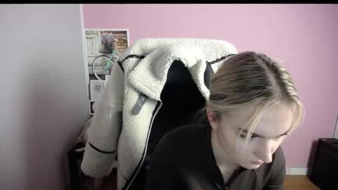 Snapshot of viktoria_lovely chatting on December 2025 09:14:01 AM viktoria_lovely online show from December 2025 09:14:01 AM