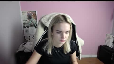 Snapshot of viktoria_lovely chatting on December 2025 08:40:02 AM viktoria_lovely online show from December 2025 08:40:02 AM