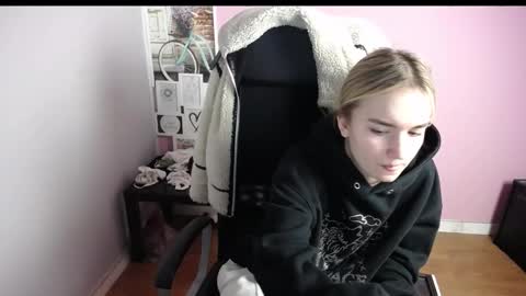 Snapshot of viktoria_lovely chatting on December 2025 06:55:01 AM viktoria_lovely online show from December 2025 06:55:01 AM