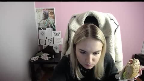 Snapshot of viktoria_lovely chatting on January 2026 09:23:02 AM viktoria_lovely online show from January 2026 09:23:02 AM