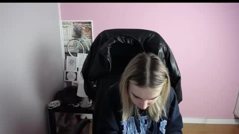 Snapshot of viktoria_lovely chatting on February 2026 07:02:02 AM viktoria_lovely online show from February 2026 07:02:02 AM