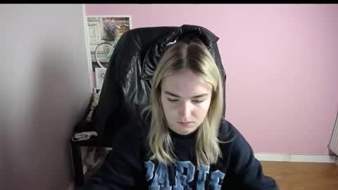 Snapshot of viktoria_lovely chatting on February 2026 06:31:01 AM viktoria_lovely online show from February 2026 06:31:01 AM