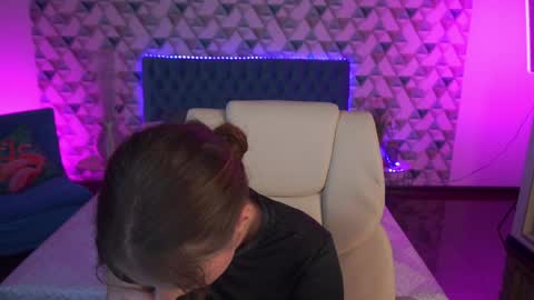 VikVikLove online show from May 2026 08:06:02 PM