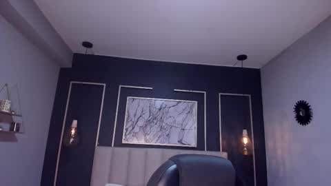 Victoria online show from December 2025 09:43:01 PM