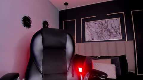 Victoria online show from December 2025 11:21:02 PM