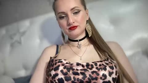 Snapshot of viola_1 chatting on March 2025 06:00:01 PM Funny girl online show from March 2025 06:00:01 PM