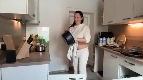 Snapshot of viola_beck chatting on May 2026 10:11:02 AM Vio online show from May 2026 10:11:02 AM