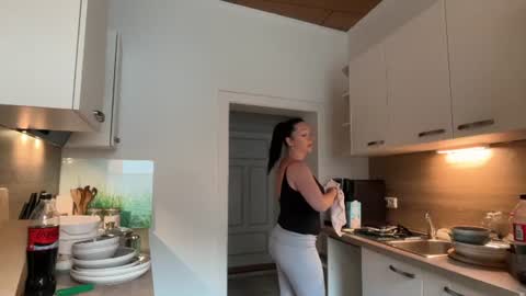 Snapshot of viola_beck chatting on June 2026 10:58:01 AM Vio online show from June 2026 10:58:01 AM