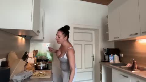 Snapshot of viola_beck chatting on June 2026 10:18:02 AM Vio online show from June 2026 10:18:02 AM