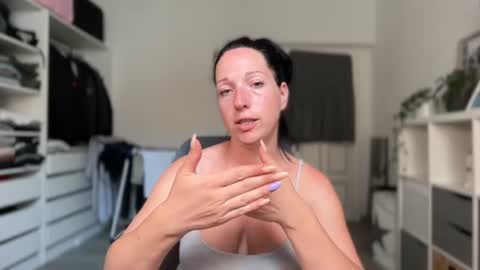 Snapshot of viola_beck chatting on June 2026 04:31:01 PM Vio online show from June 2026 04:31:01 PM
