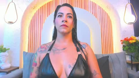 Violette online show from May 2026 10:35:01 AM