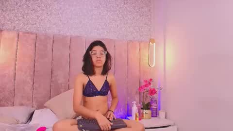 Violeta online show from December 2025 12:10:01 PM