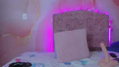 Snapshot of violet__taylor_ chatting on October 2025 02:22:02 AM violet__taylor_ online show from October 2025 02:22:02 AM