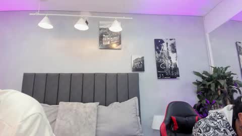 Violet and Myers online show from November 2025 11:32:01 AM