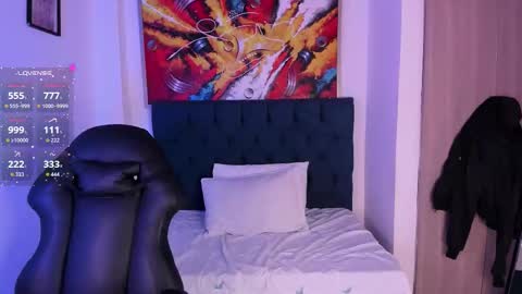 Snapshot of violet_blaze chatting on December 2025 11:08:01 AM online show from December 2025 11:08:01 AM