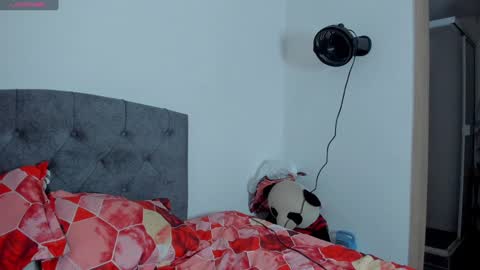 Violet and Casper online show from January 2025 09:50:01 PM