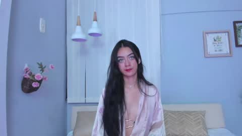 Snapshot of violet_moonligth chatting on June 2026 02:06:02 PM violet_moonligth online show from June 2026 02:06:02 PM