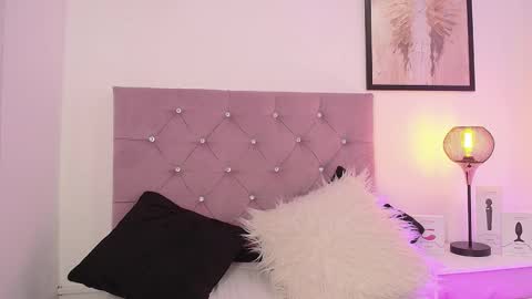 Mary online show from February 2025 09:24:02 PM