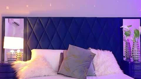 Violet  online show from May 2026 07:09:01 PM