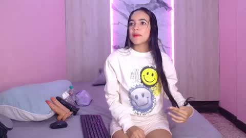 Snapshot of violeta_20xx chatting on May 2026 12:03:02 PM Violeta online show from May 2026 12:03:02 PM