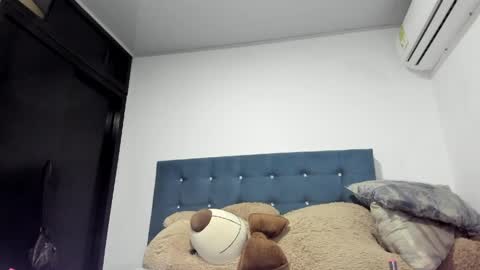 Snapshot of violeta_bigboobs_25_ chatting on April 2026 02:45:01 AM violeta_bigboobs_25_ online show from April 2026 02:45:01 AM