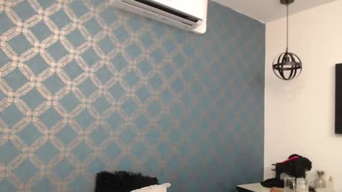 Violeta  online show from December 2024 01:18:01 AM