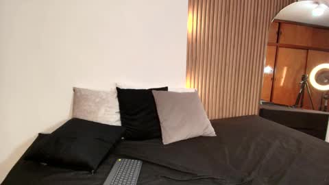 Violet  online show from March 2025 04:35:01 PM