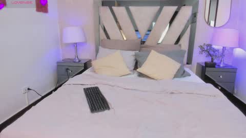 Snapshot of violetaa_moore chatting on June 2026 11:26:02 AM violetaa_moore online show from June 2026 11:26:02 AM