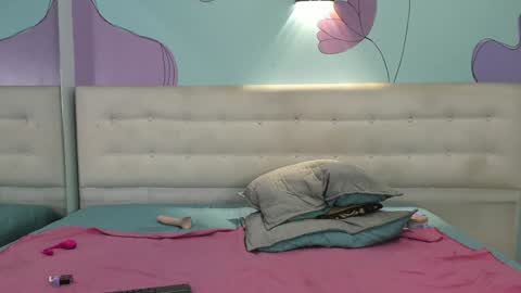 Violetahsuky online show from December 2024 07:43:02 PM