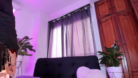 Snapshot of violetarainn chatting on May 2026 05:29:02 PM Violeta online show from May 2026 05:29:02 PM